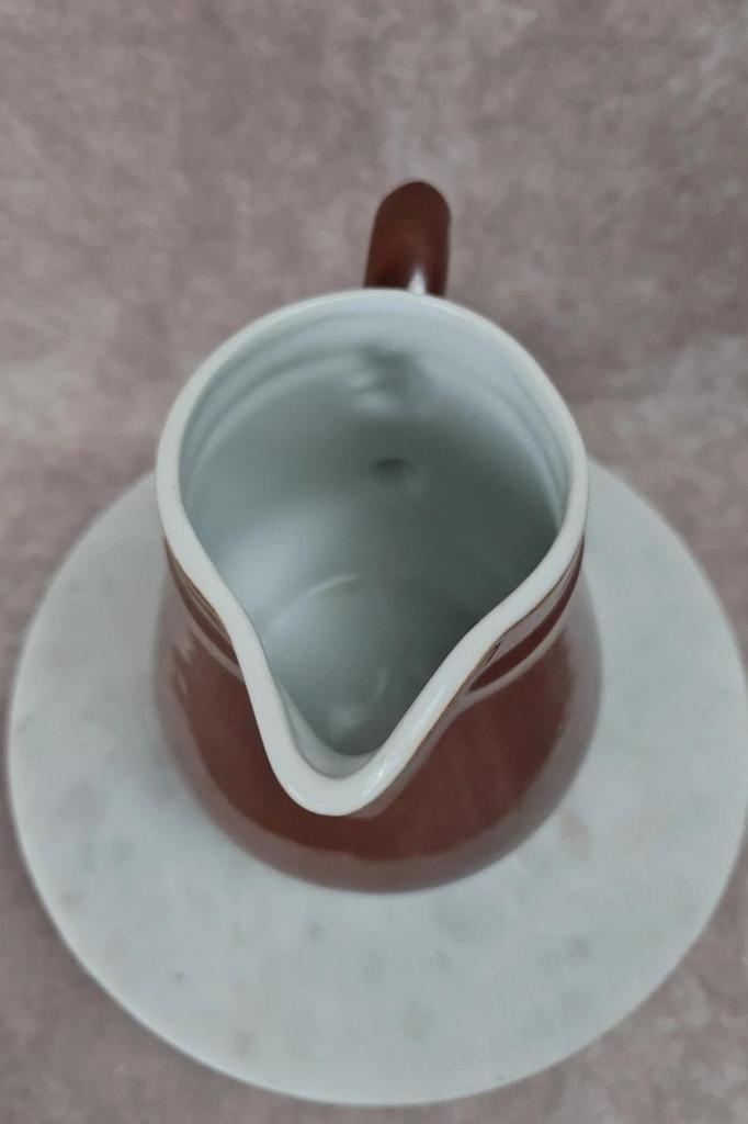Pichet vintage Apilco en porcelaine marron