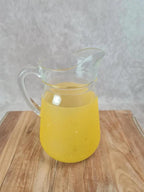 Pichet vintage en verre jaune – élégant & lumineux