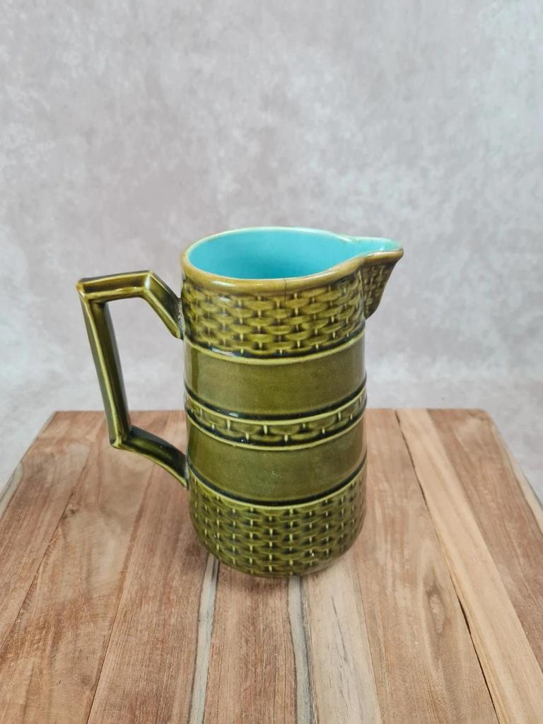 Pichet vintage faïence vert olive & intérieur turquoise – attribué à Onnaing