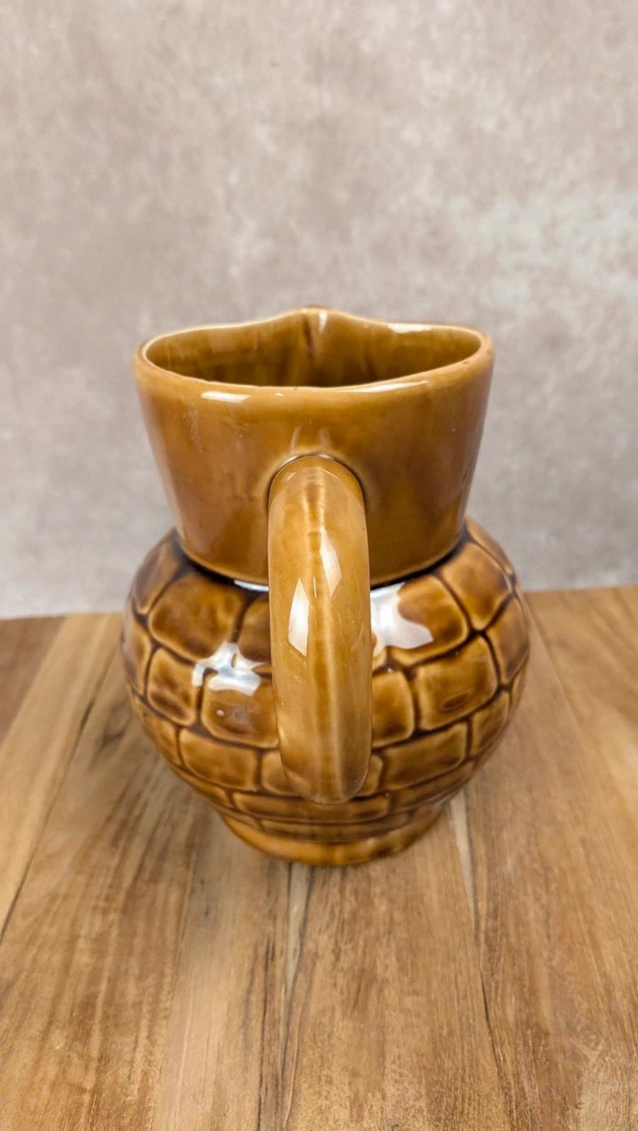 Pichet vintage Sarreguemines décor relief brun