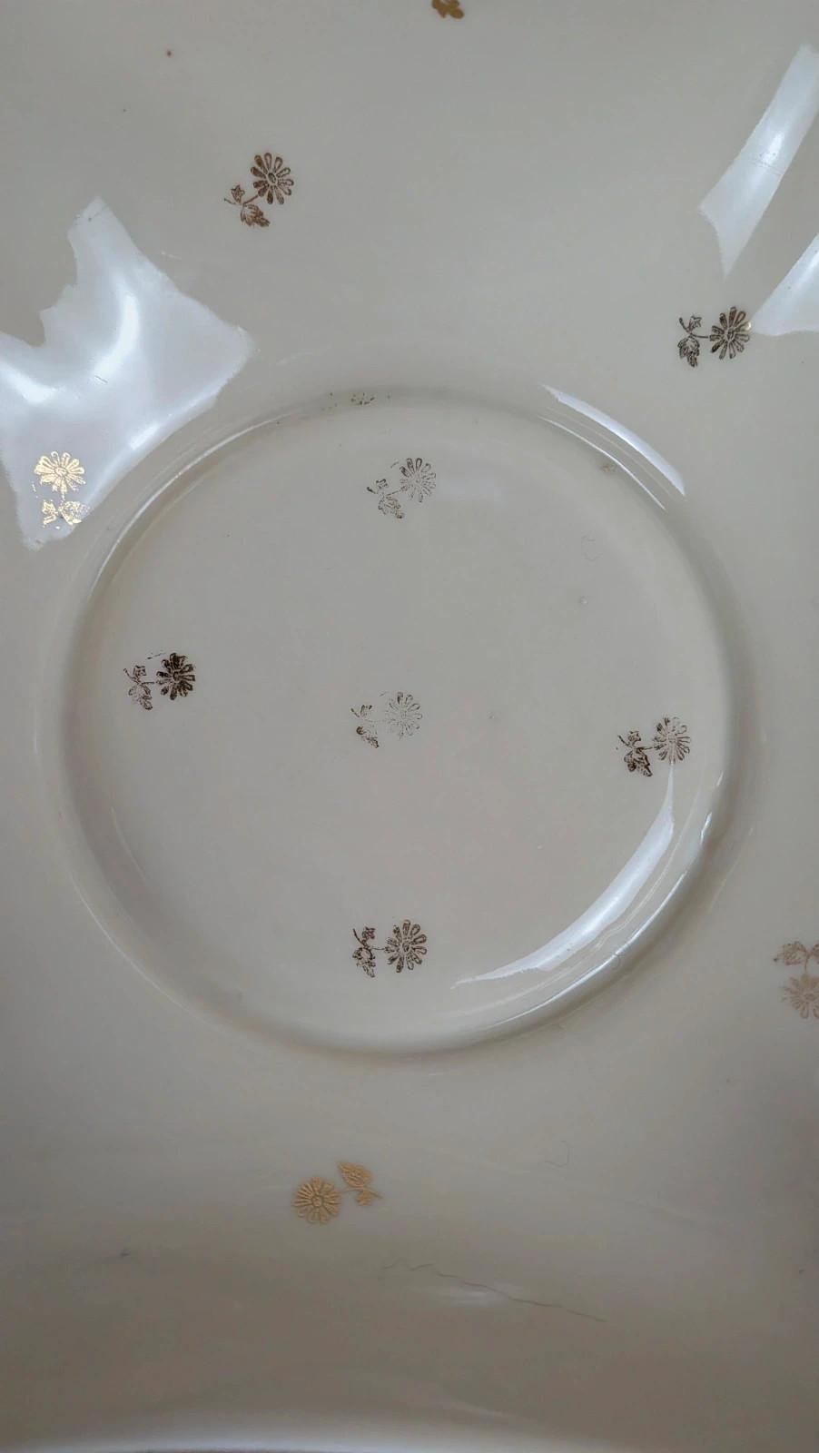 Plat ancien en porcelaine de Limoges – décor doré délicat