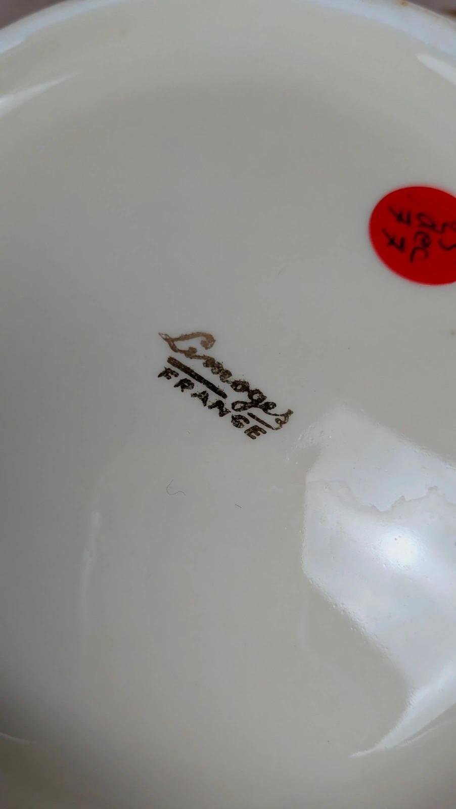 Plat ancien en porcelaine de Limoges – décor doré délicat