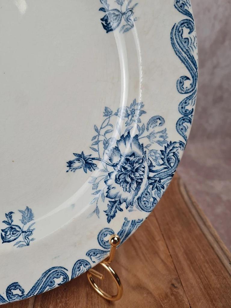 🩵 Plat ancien Lg terre de fer, modèle “pavots” décor bleu 🩵