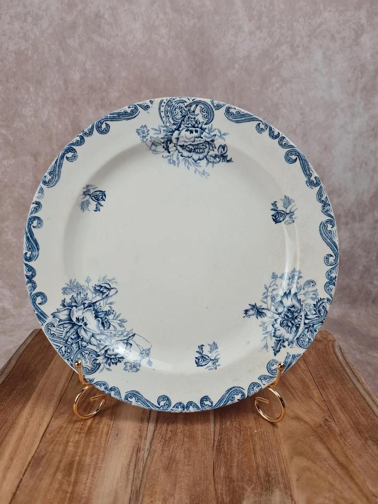 🩵 Plat ancien Lg terre de fer, modèle “pavots” décor bleu 🩵