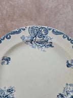 🩵 Plat ancien Lg terre de fer, modèle “pavots” décor bleu 🩵