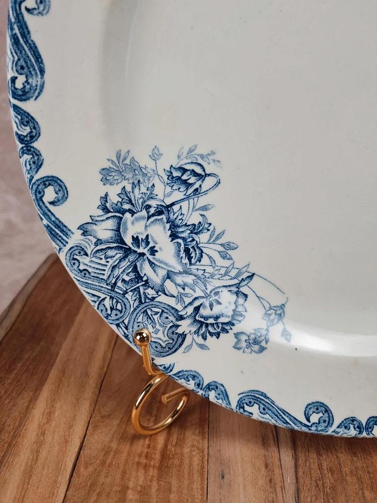 🩵 Plat ancien Lg terre de fer, modèle “pavots” décor bleu 🩵
