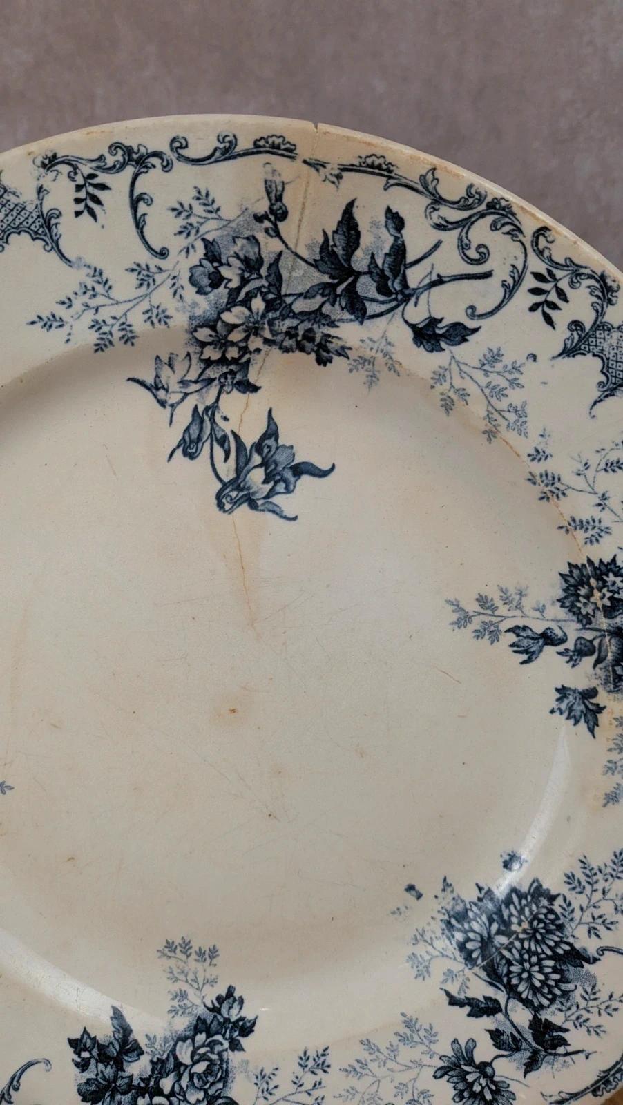Plat ancien Terre de Fer Boulenger – modèle Floréal – Choisy - le - roi