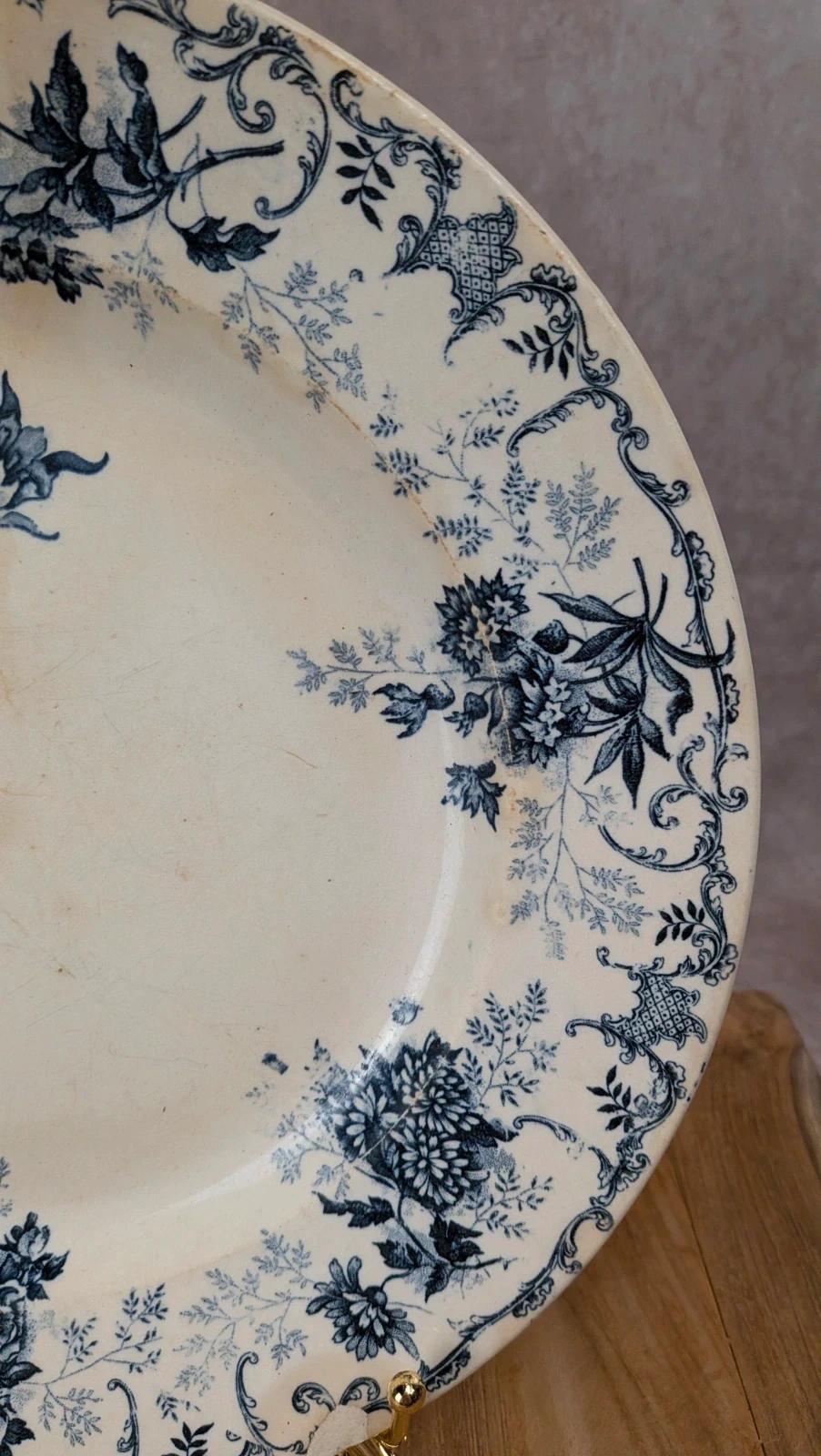 Plat ancien Terre de Fer Boulenger – modèle Floréal – Choisy - le - roi