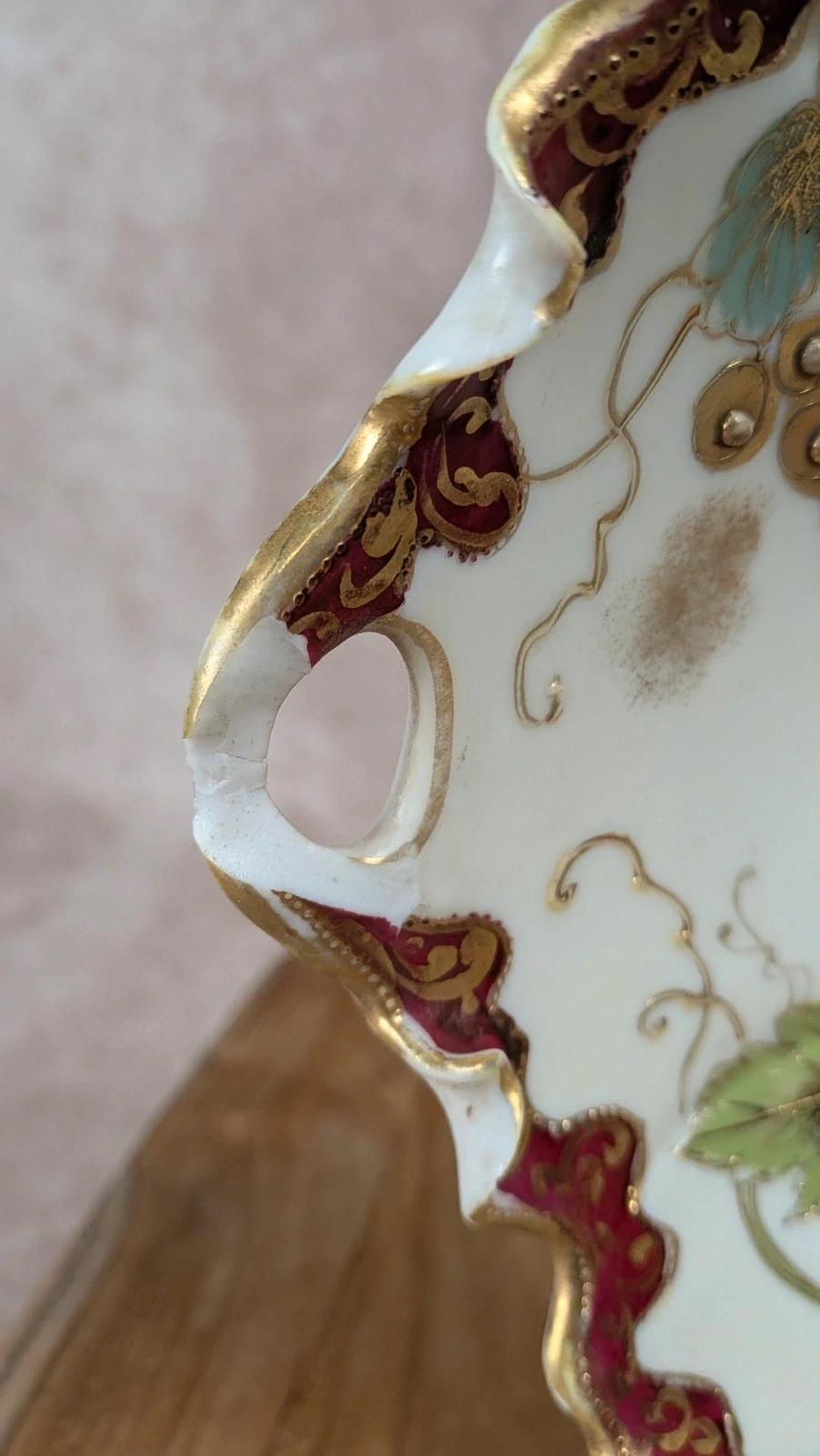 Plat décoratif ancien en porcelaine chinoise – dorures & décor polychrome