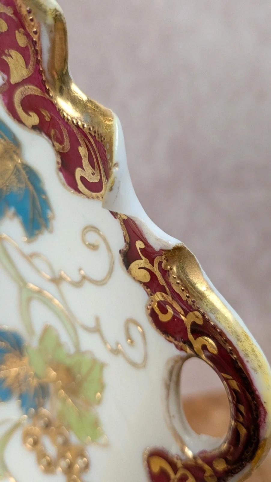 Plat décoratif ancien en porcelaine chinoise – dorures & décor polychrome