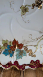 Plat décoratif ancien en porcelaine chinoise – dorures & décor polychrome