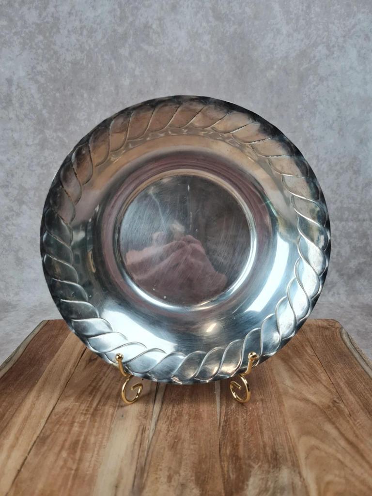 Plat en métal argenté – décor torsadé