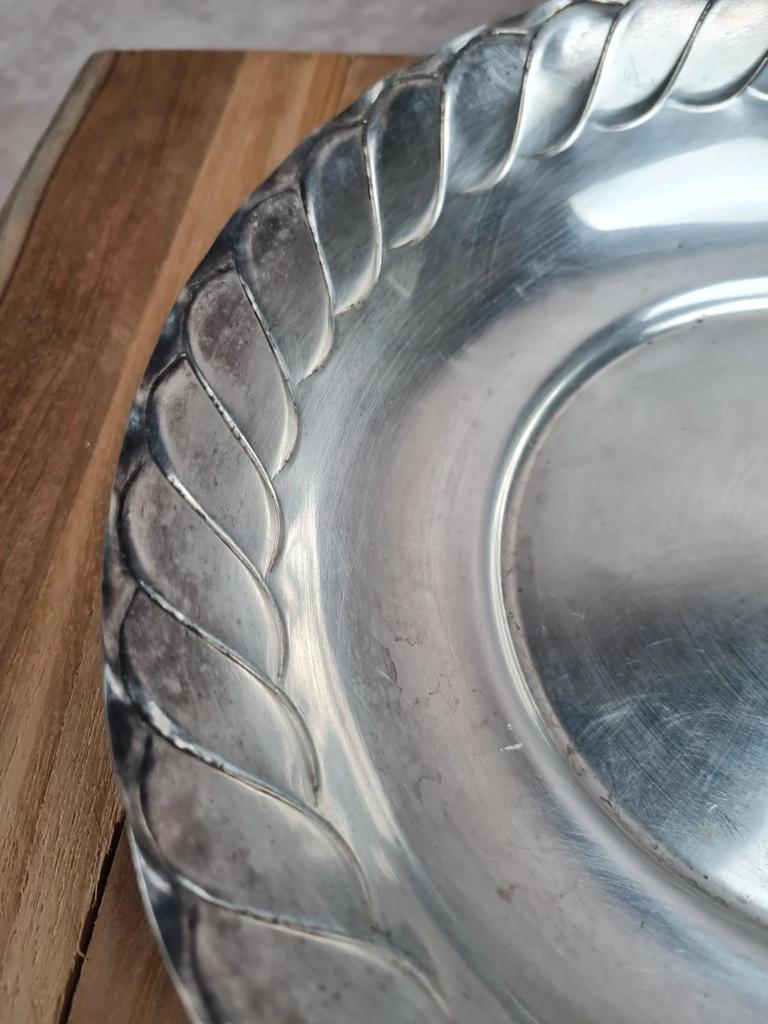 Plat en métal argenté – décor torsadé