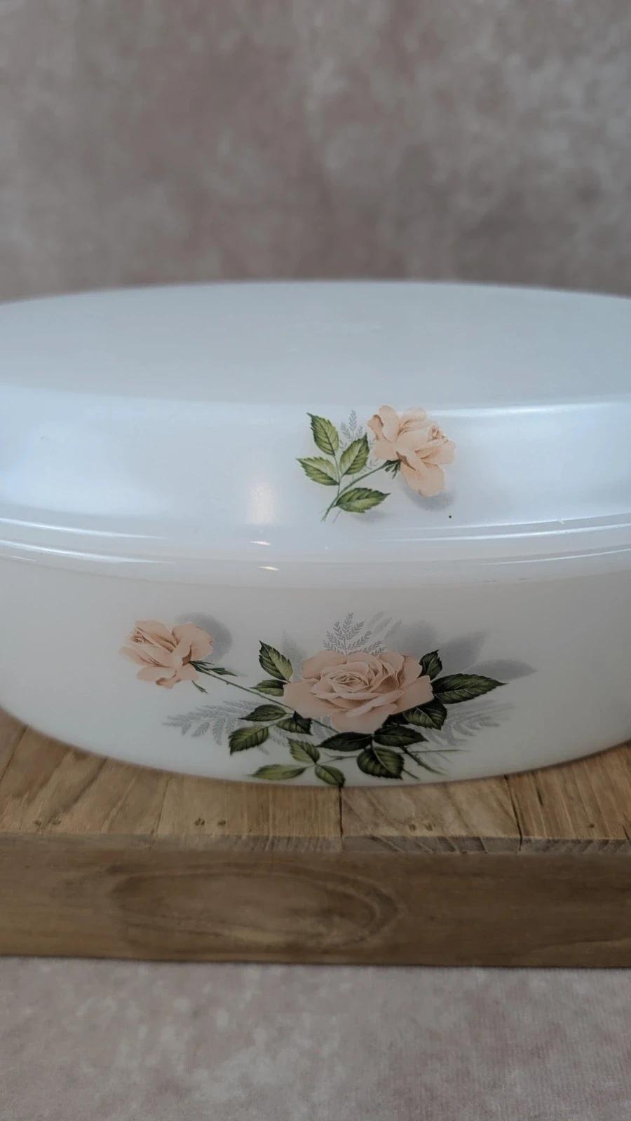 🌹 Plat vintage Arcopal avec couvercle – décor roses 🌹