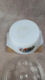 Plat vintage Arcopal avec couvercle en verre