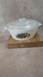 Plat vintage Arcopal avec couvercle en verre