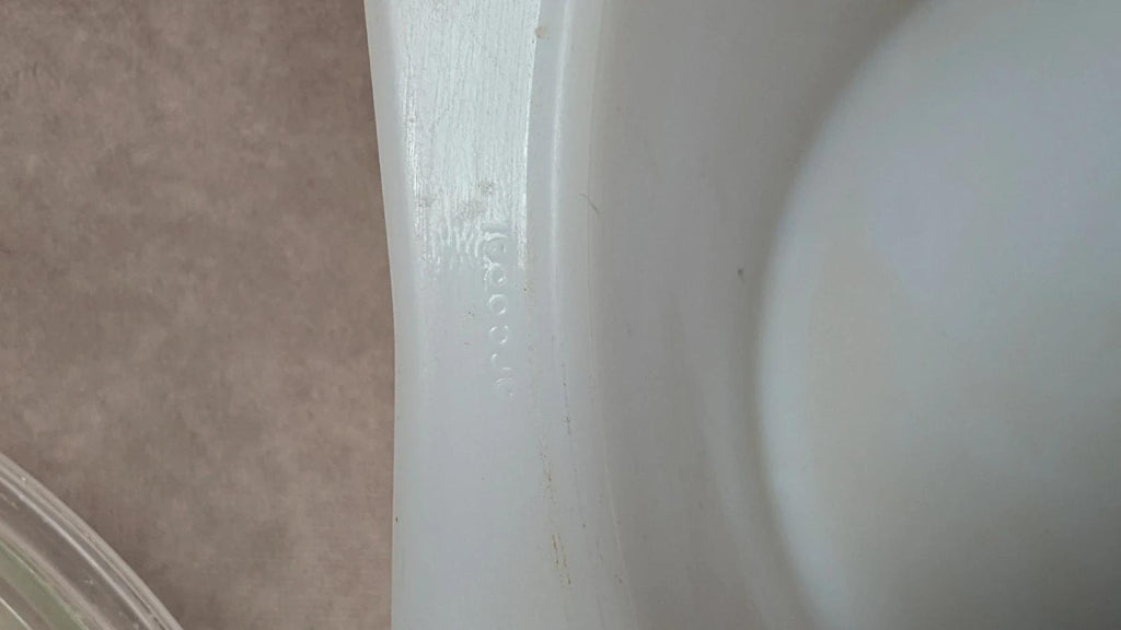 Plat vintage Arcopal avec couvercle en verre