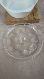 Plat vintage Arcopal avec couvercle en verre