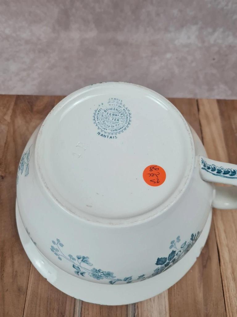 Pot ancien en terre de fer – Boulenger Choisy - le - roi – décor floral bleu « Nantais »