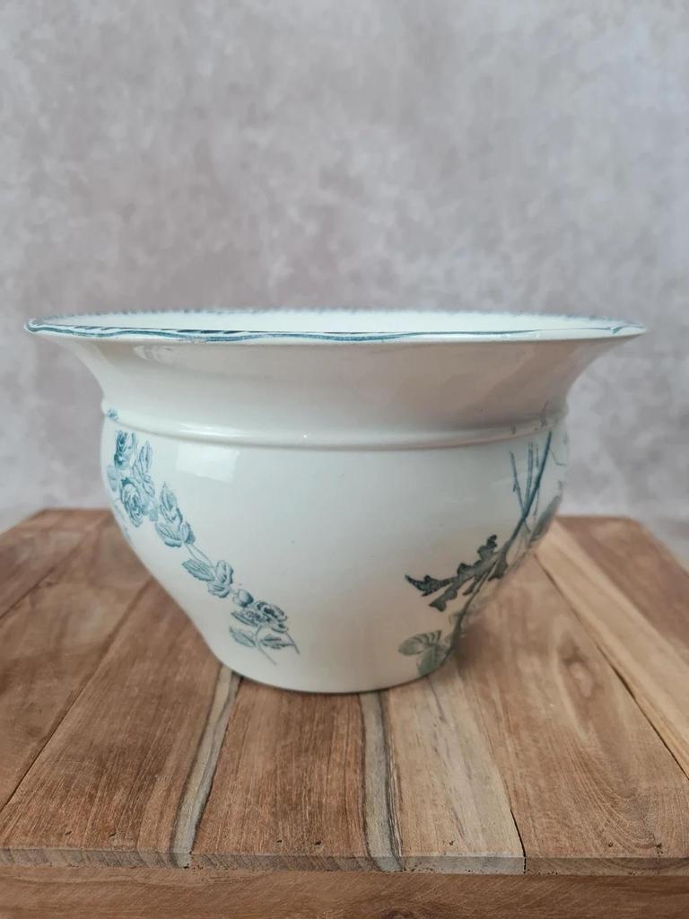 Pot ancien en terre de fer – Boulenger Choisy - le - roi – décor floral bleu « Nantais »