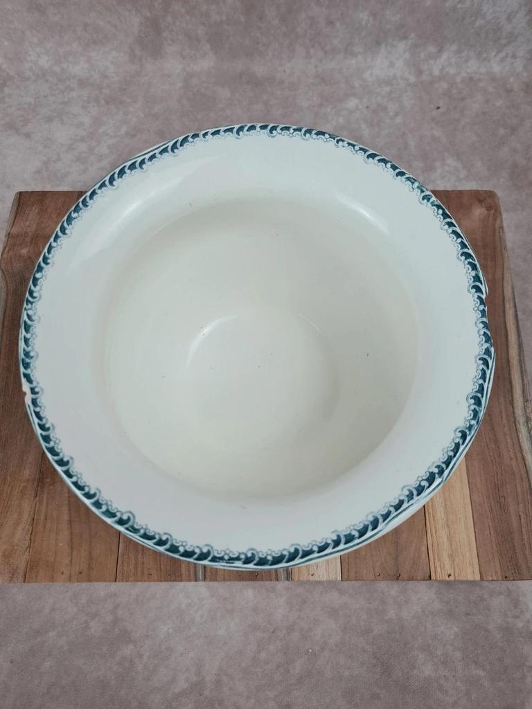 Pot ancien en terre de fer – Boulenger Choisy - le - roi – décor floral bleu « Nantais »