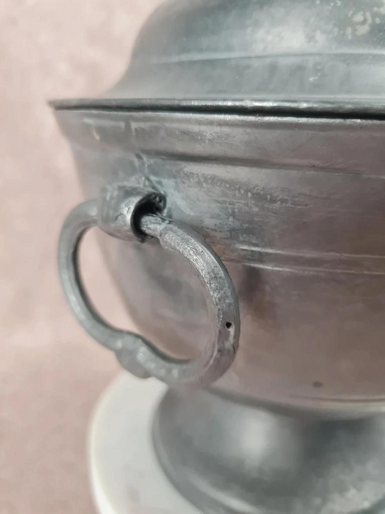 Pot couvert ancien en étain fin. Jurande de Lille Xviiiᵉ, Rare