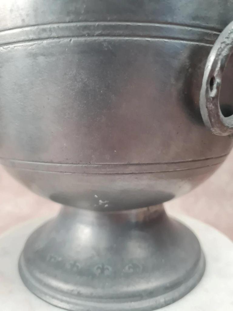 Pot couvert ancien en étain fin. Jurande de Lille Xviiiᵉ, Rare