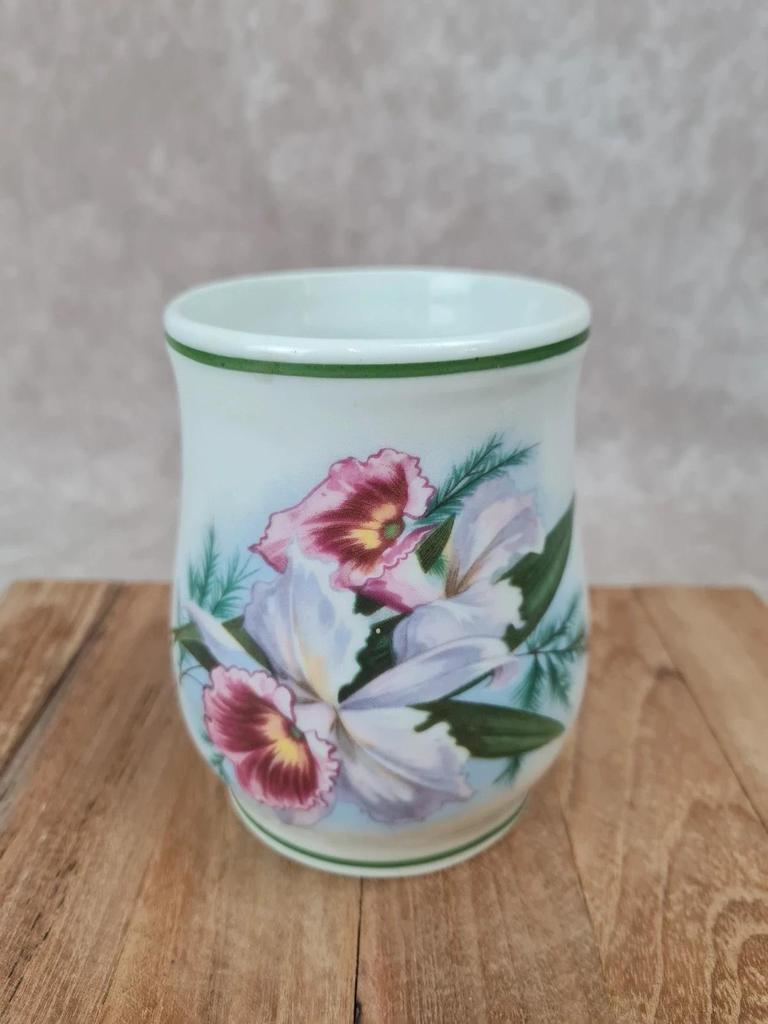 Pot en porcelaine de Limoges décor floral – Porcelaines d’art R.b.