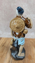 Statuette chinoise ancienne en porcelaine – personnage sage pêcheur