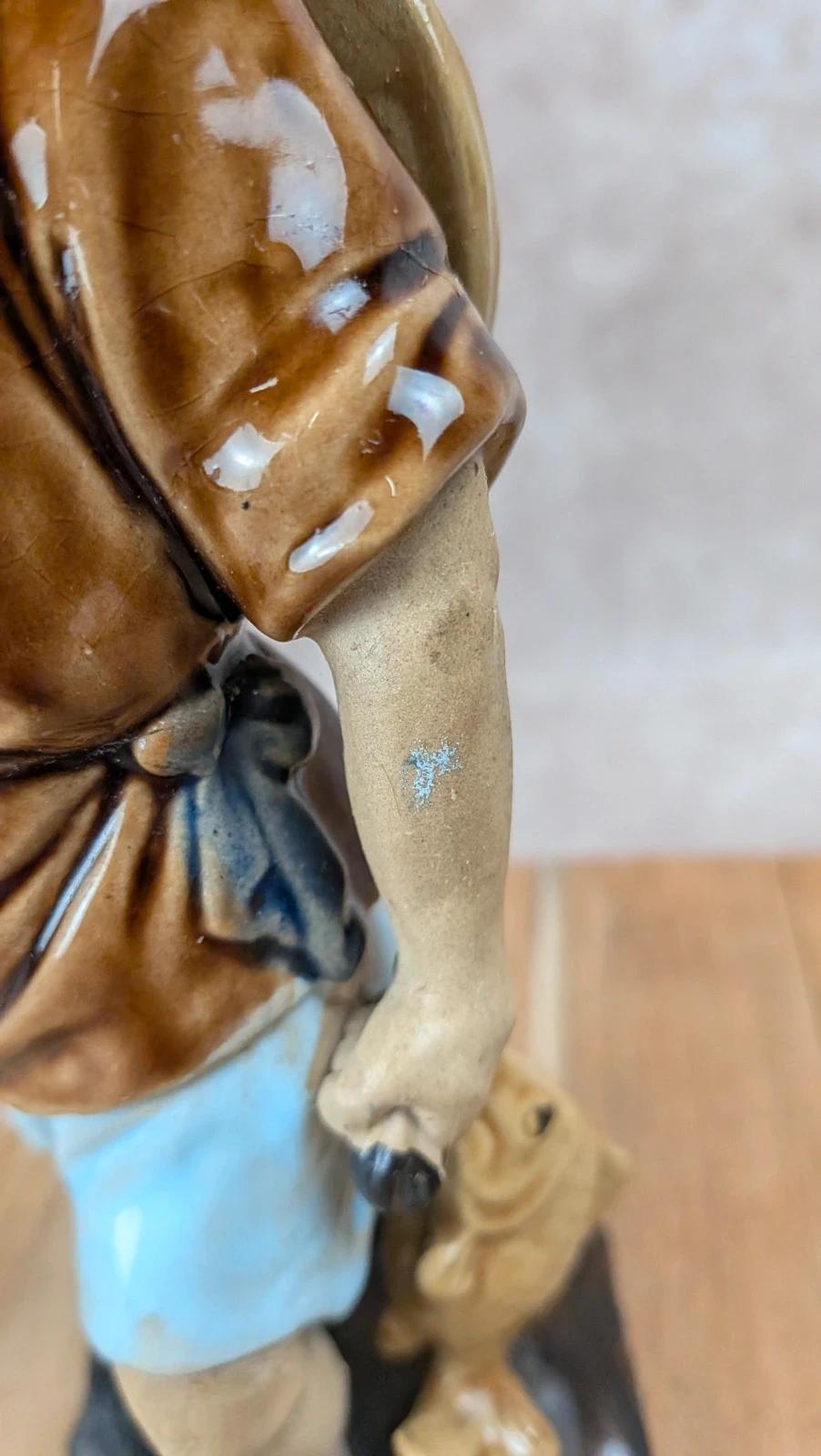 Statuette chinoise ancienne en porcelaine – personnage sage pêcheur