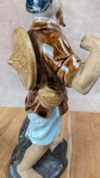 Statuette chinoise ancienne en porcelaine – personnage sage pêcheur