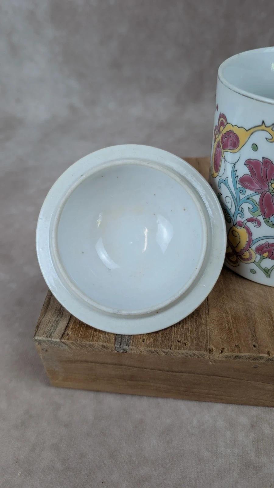 Tasse chinoise ancienne avec couvercle – porcelaine décor fleurs