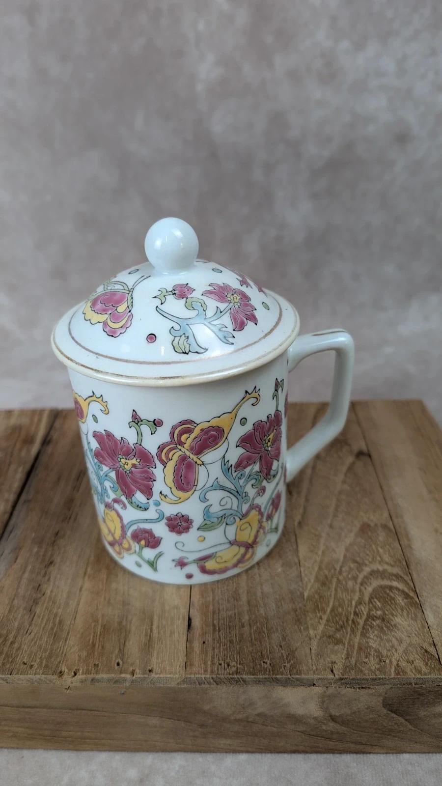Tasse chinoise ancienne avec couvercle – porcelaine décor fleurs