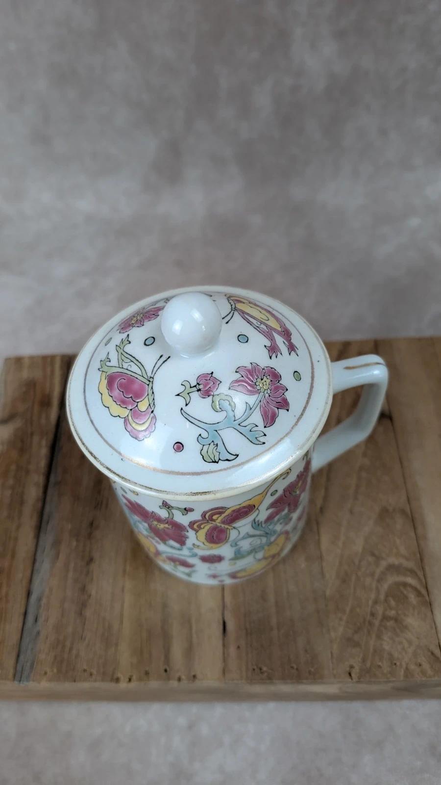 Tasse chinoise ancienne avec couvercle – porcelaine décor fleurs