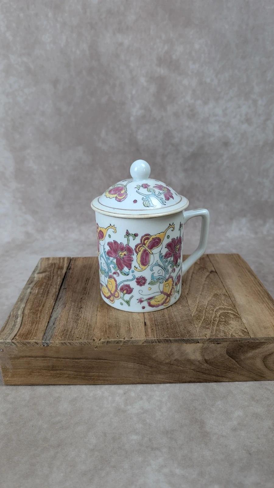 Tasse chinoise ancienne avec couvercle – porcelaine décor fleurs