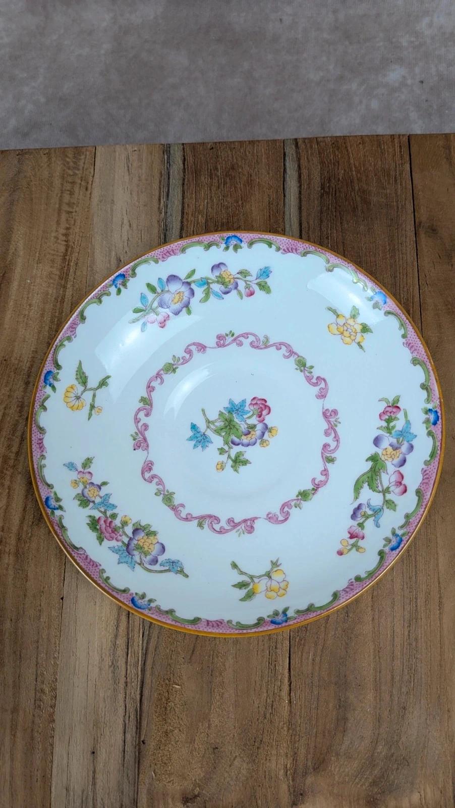 Tasse et soucoupe anciennes Minton England – décor floral & liseré or