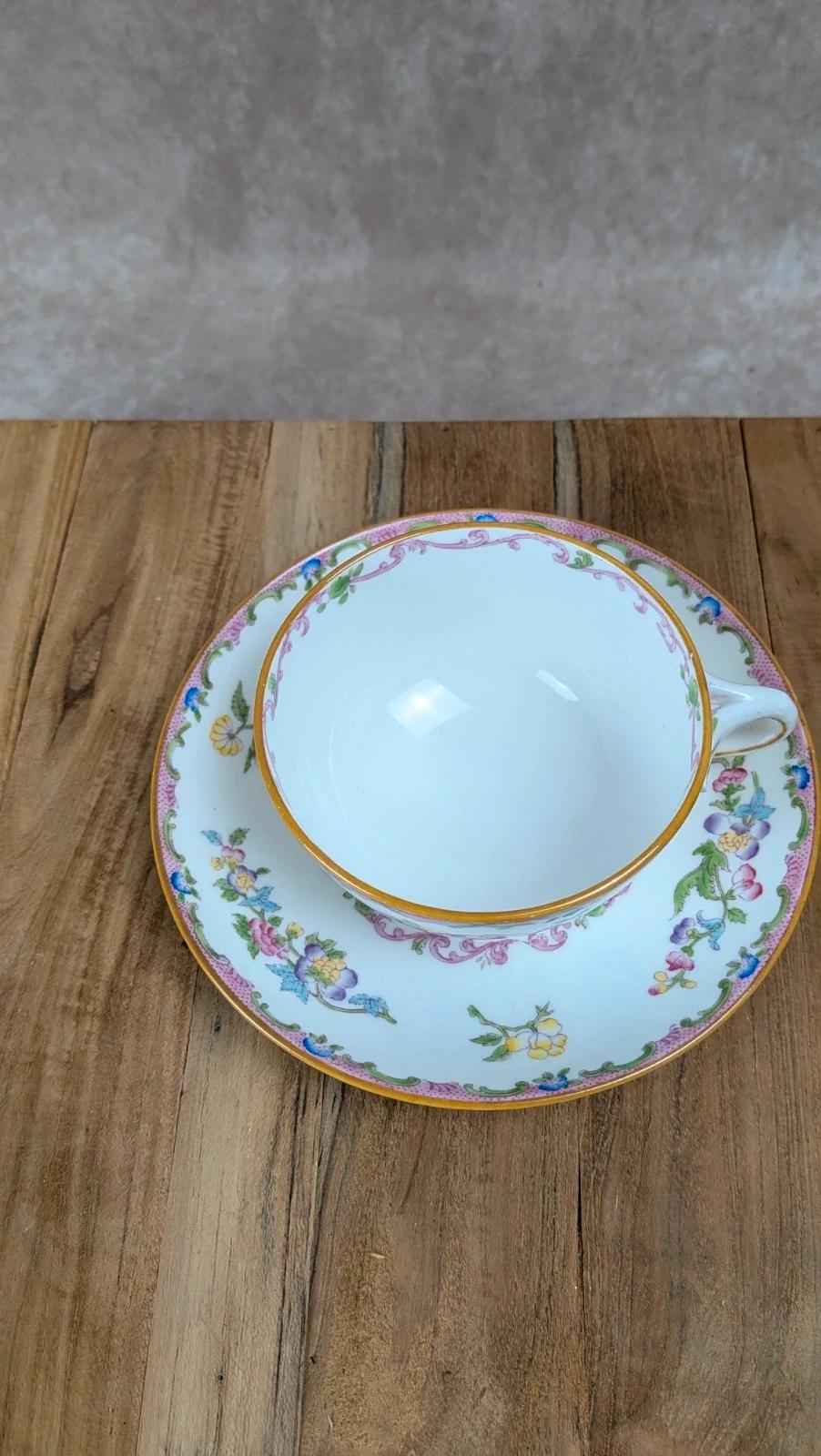 Tasse et soucoupe anciennes Minton England – décor floral & liseré or