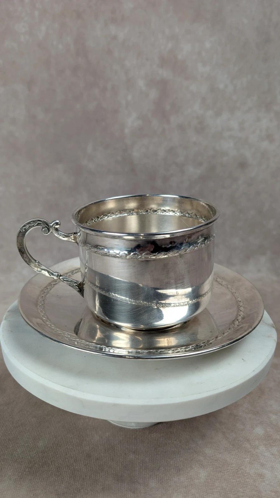 Tasse et sous - coupe vintage en métal argenté