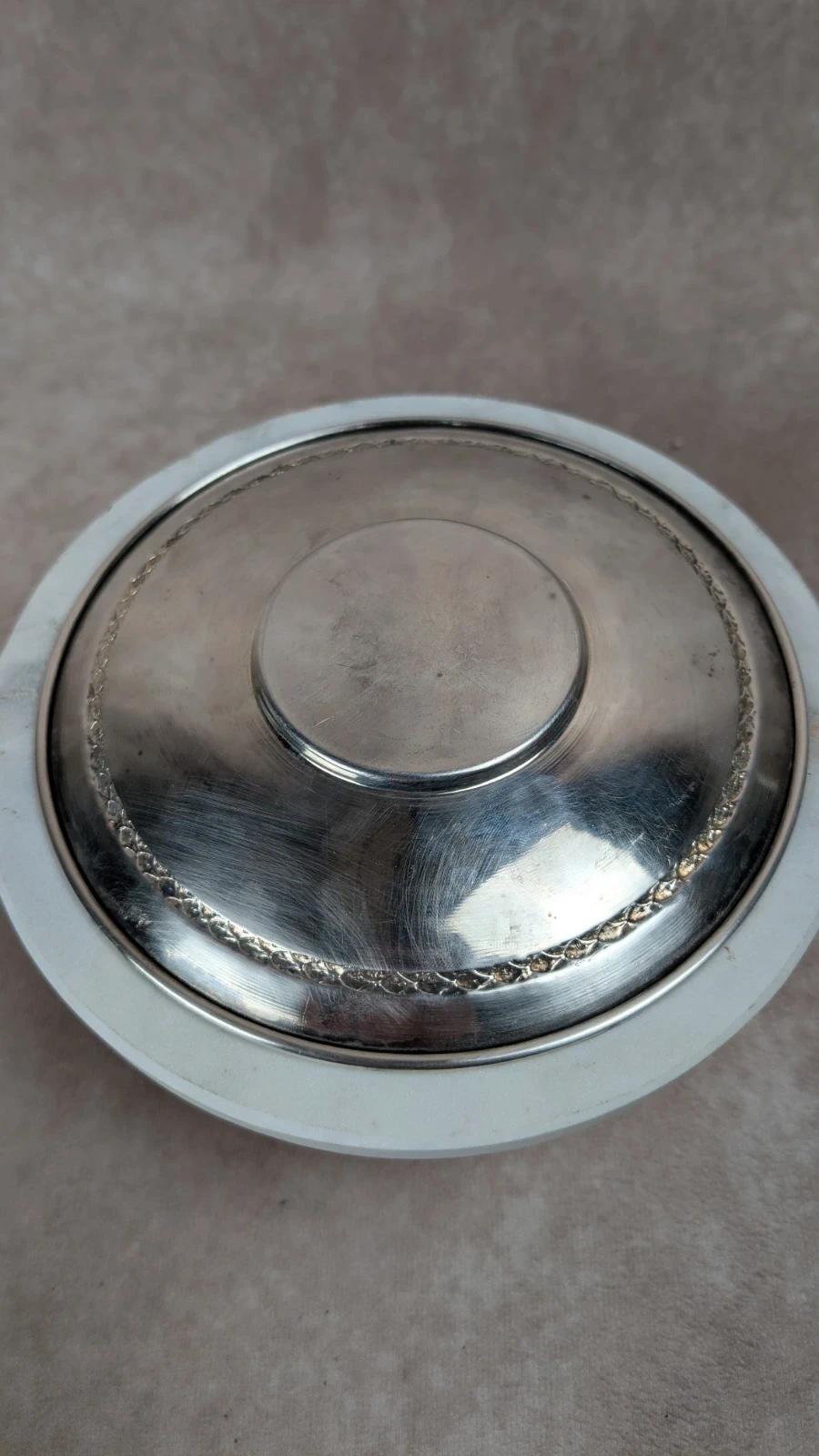 Tasse et sous - coupe vintage en métal argenté