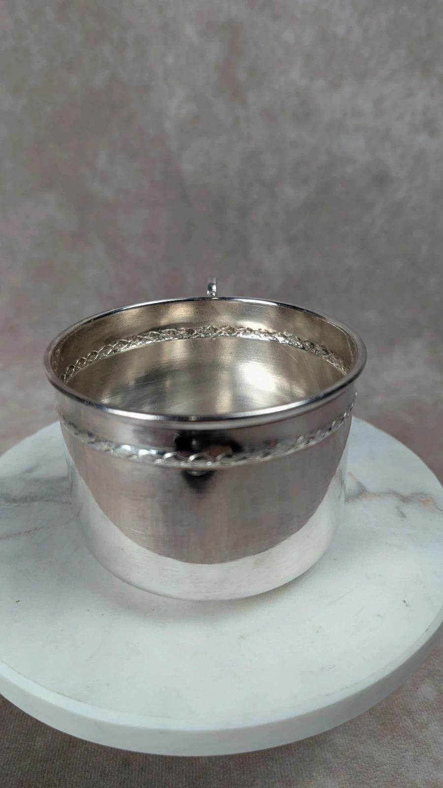 Tasse et sous - coupe vintage en métal argenté
