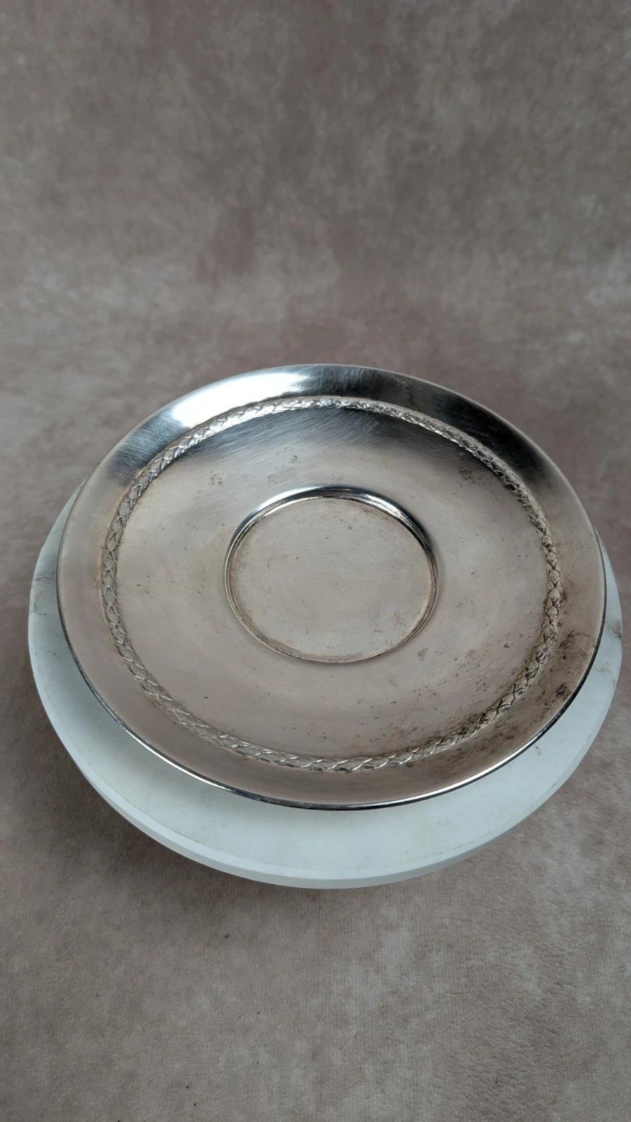 Tasse et sous - coupe vintage en métal argenté