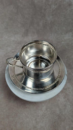 Tasse et sous - coupe vintage en métal argenté