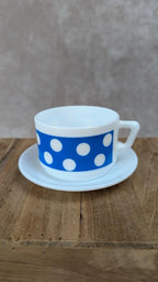 Tasse vintage Arcopal à pois bleus + soucoupe