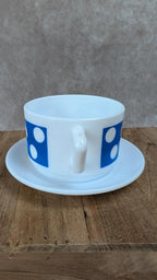 Tasse vintage Arcopal à pois bleus + soucoupe