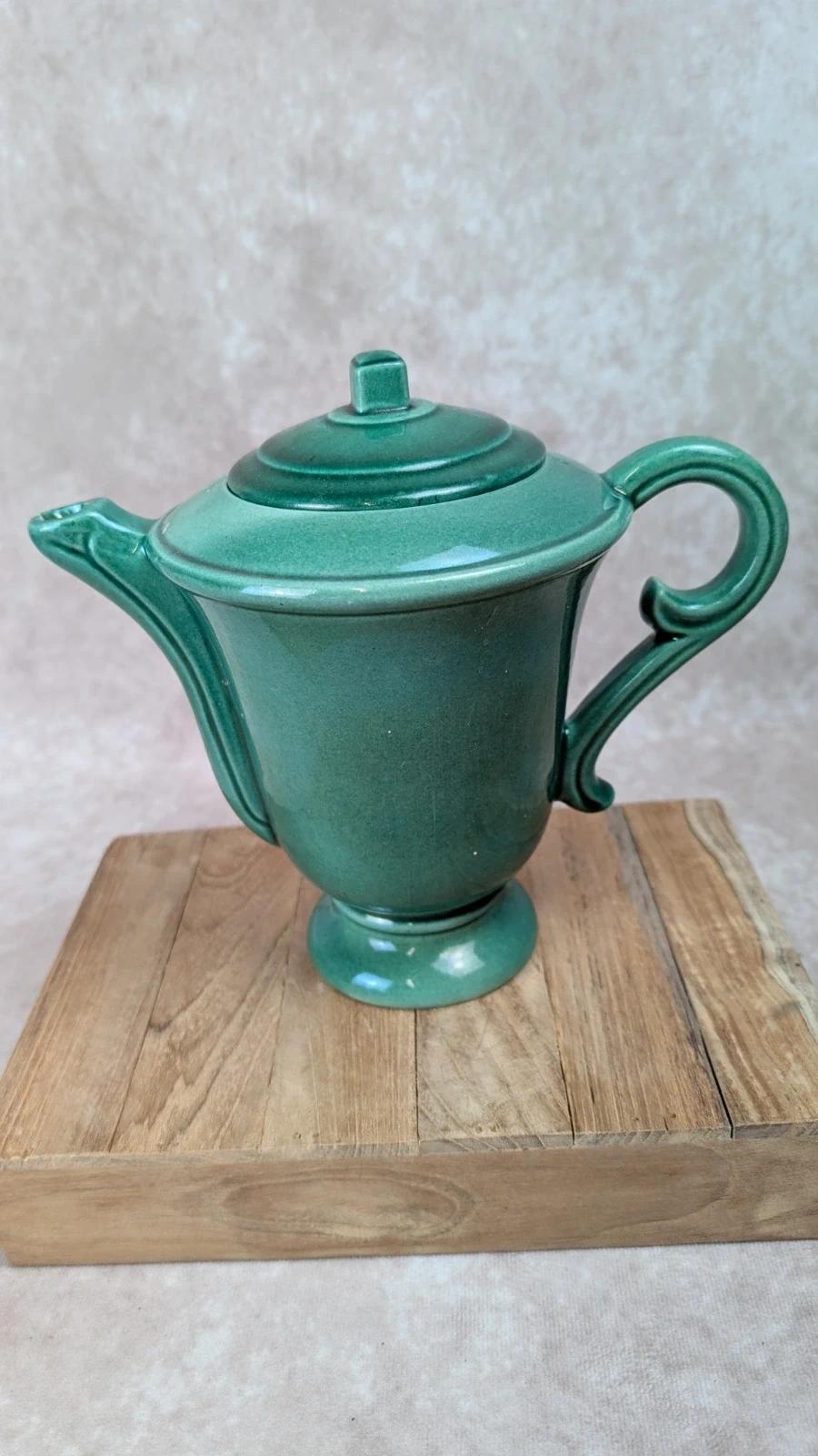 Théière vintage en faïence verte 🫖💚