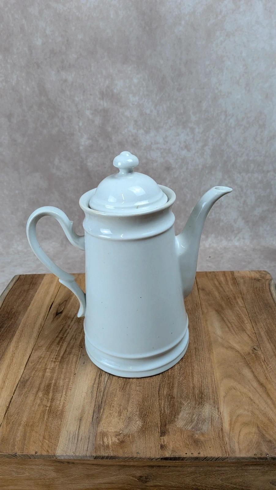 Théière vintage en porcelaine – Fabriquée en Corée