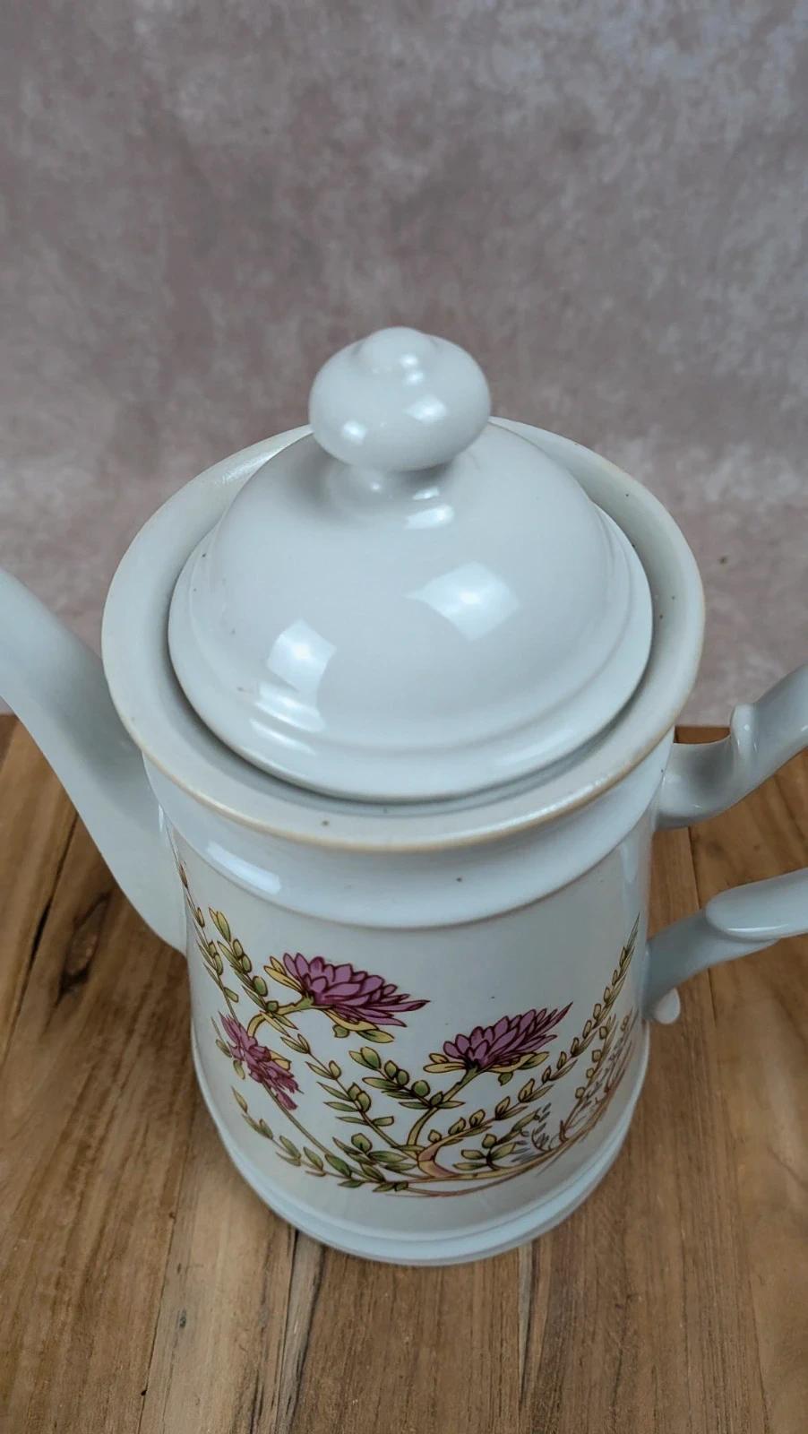 Théière vintage en porcelaine – Fabriquée en Corée