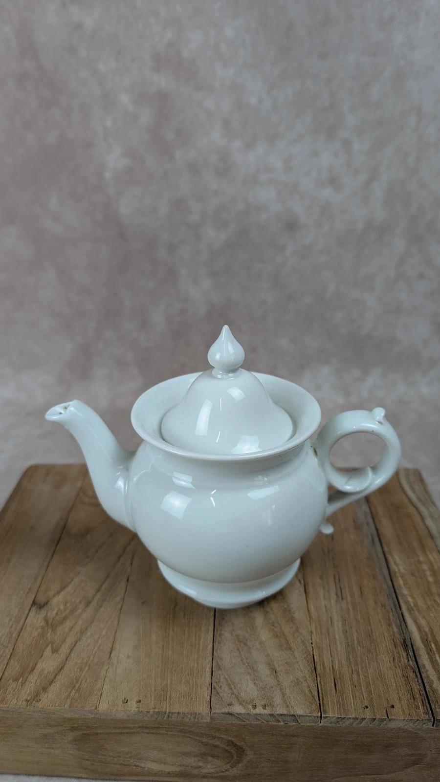 Tisanière ancienne en porcelaine blanche – service à infusion avec réchaud