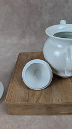 Tisanière ancienne en porcelaine blanche – service à infusion avec réchaud