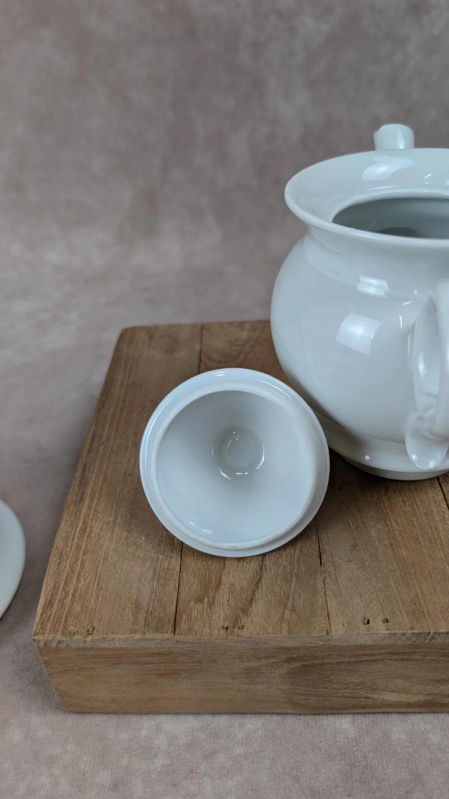 Tisanière ancienne en porcelaine blanche – service à infusion avec réchaud